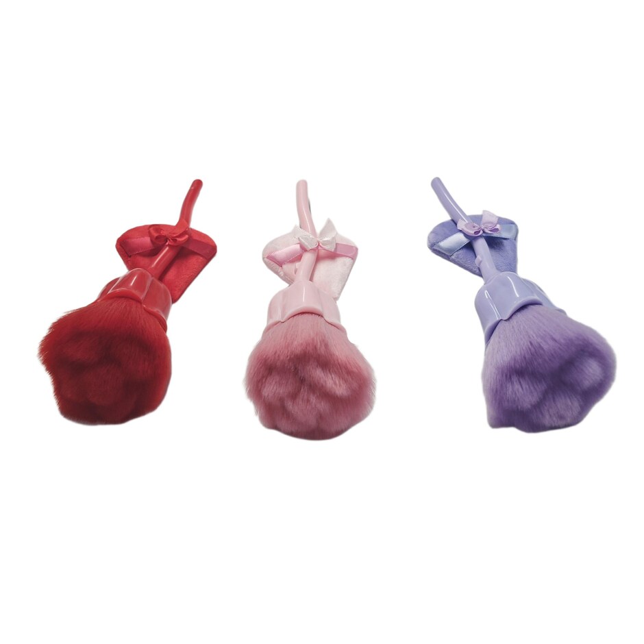 Brocha de Maquillaje Floral Sassy + Chic con Borla, Varios Colores 4