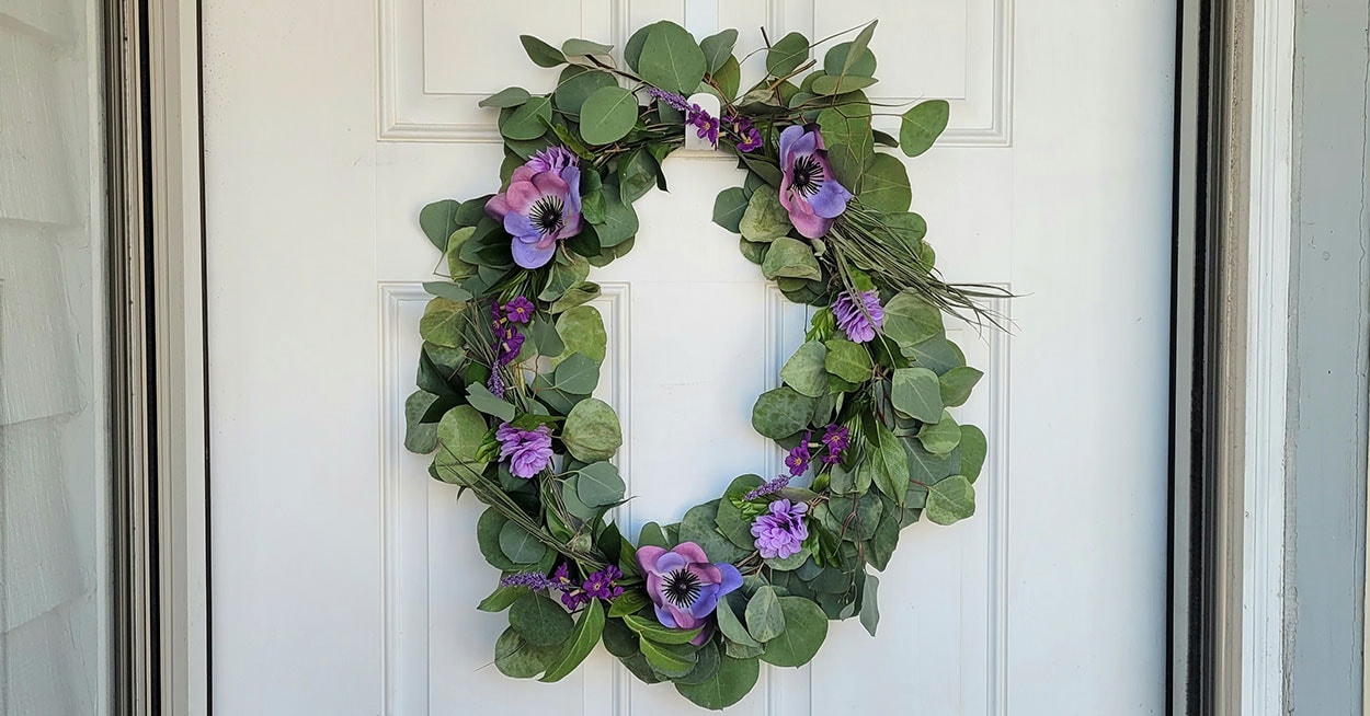 Create Your Own Bright Floral Spring Wreath, image size:1250x654